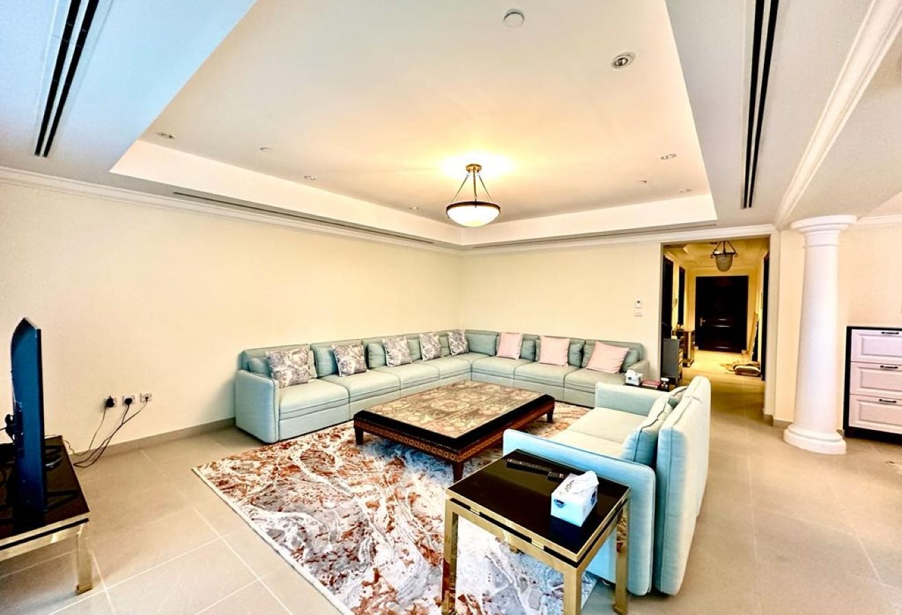 LUXURIOUS 4 BEDROOMS TOWNHOUSE | WITH BEACH ACCESS
