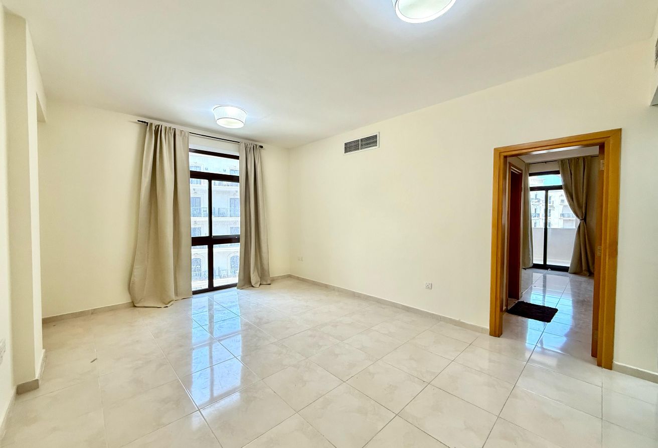 GROUND FLOOR | SPACIOUS 1 BEDROOM UF APARTMENT