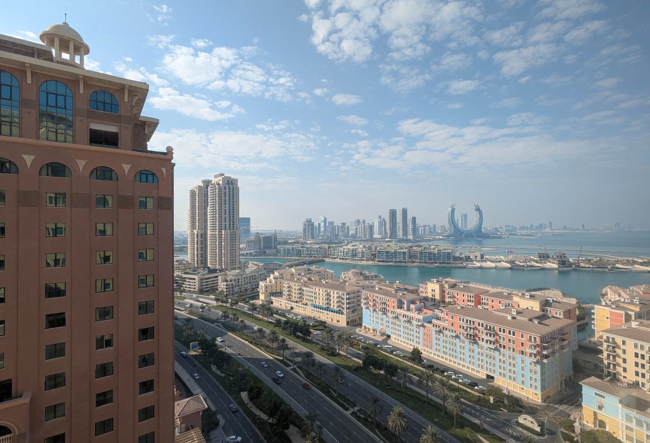 HIGH FLOOR | SPACIOUS 1 BEDROOM SF APARTMENT