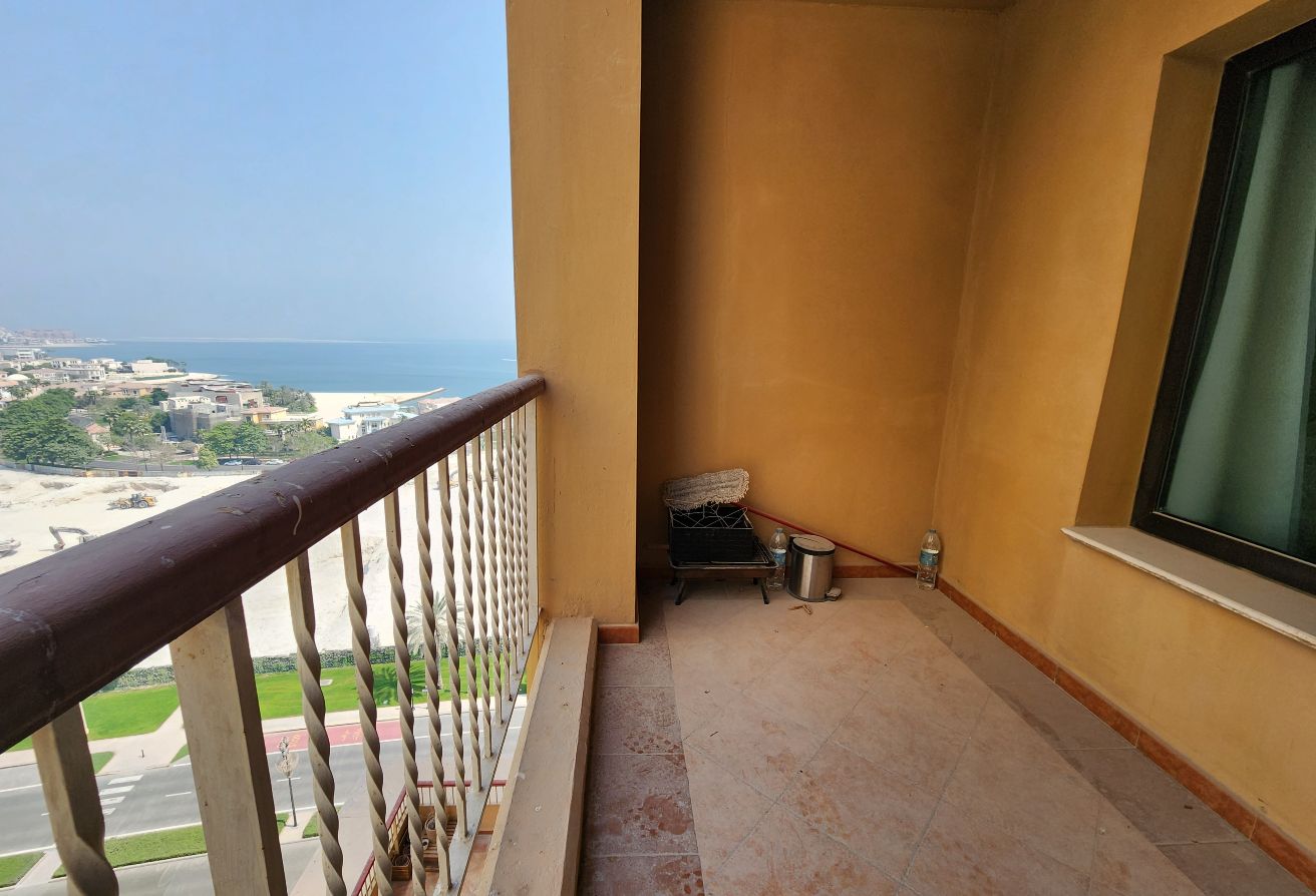 MODERN 1 BEDROOM FURNISHED APARTMENT WITH BALCONY